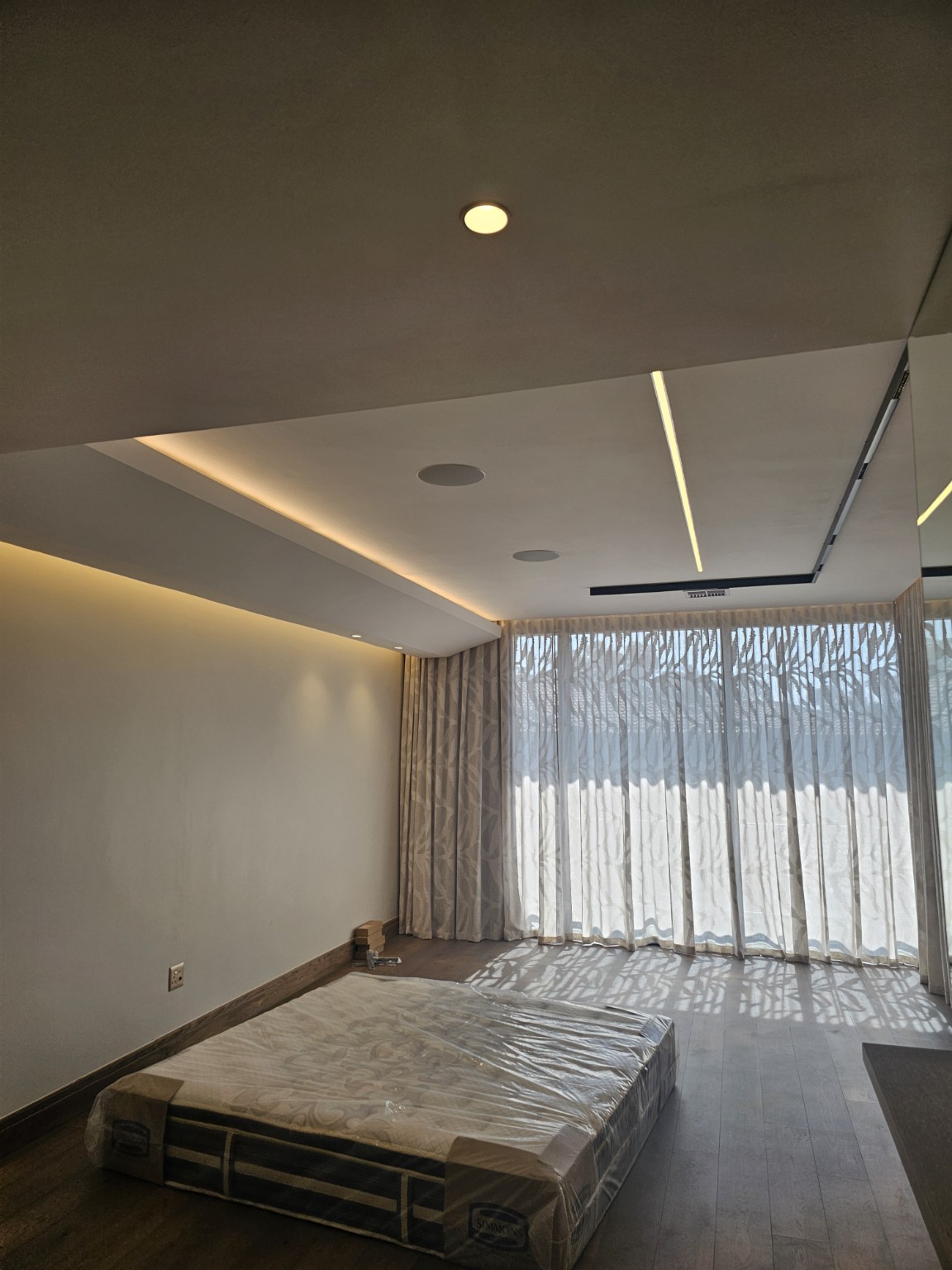 FAFU bedroom cove and linear lighting